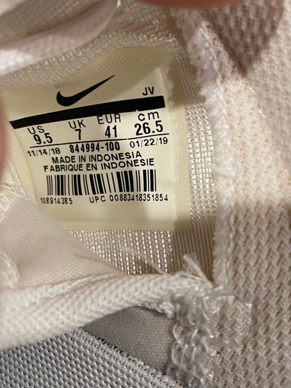 Nike Roshe One Triple White Womens Running Shoes 844994-100 Size 9.5 Like New